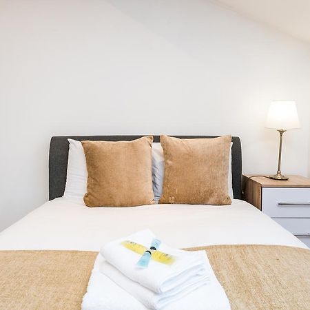 Riverbank Stay London Bagian luar foto