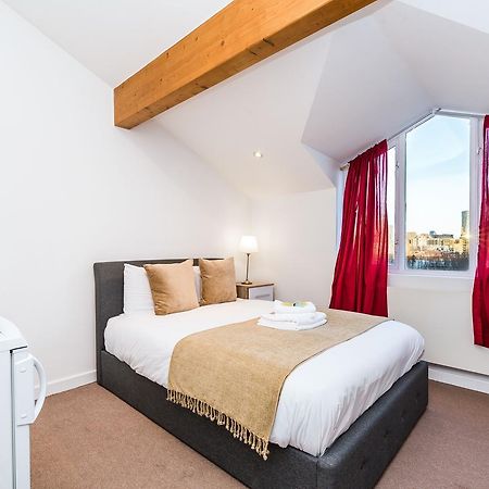 Riverbank Stay London Bagian luar foto