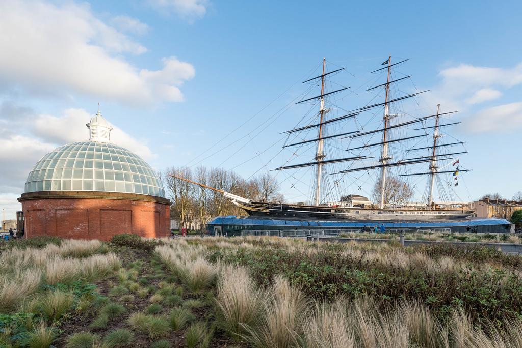 Riverbank Stay London Bagian luar foto