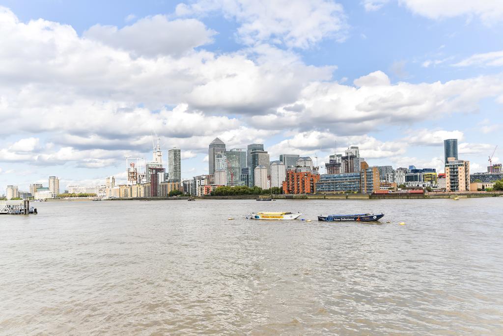 Riverbank Stay London Bagian luar foto
