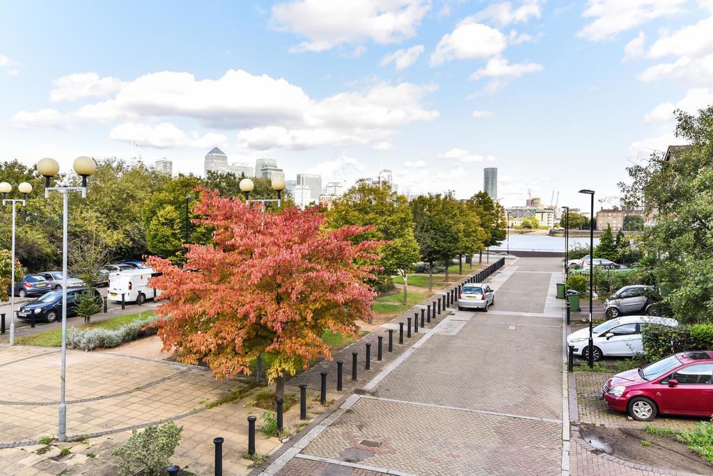 Riverbank Stay London Bagian luar foto