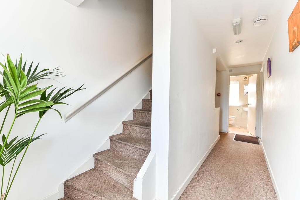 Riverbank Stay London Bagian luar foto