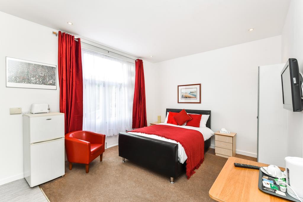 Riverbank Stay London Bagian luar foto