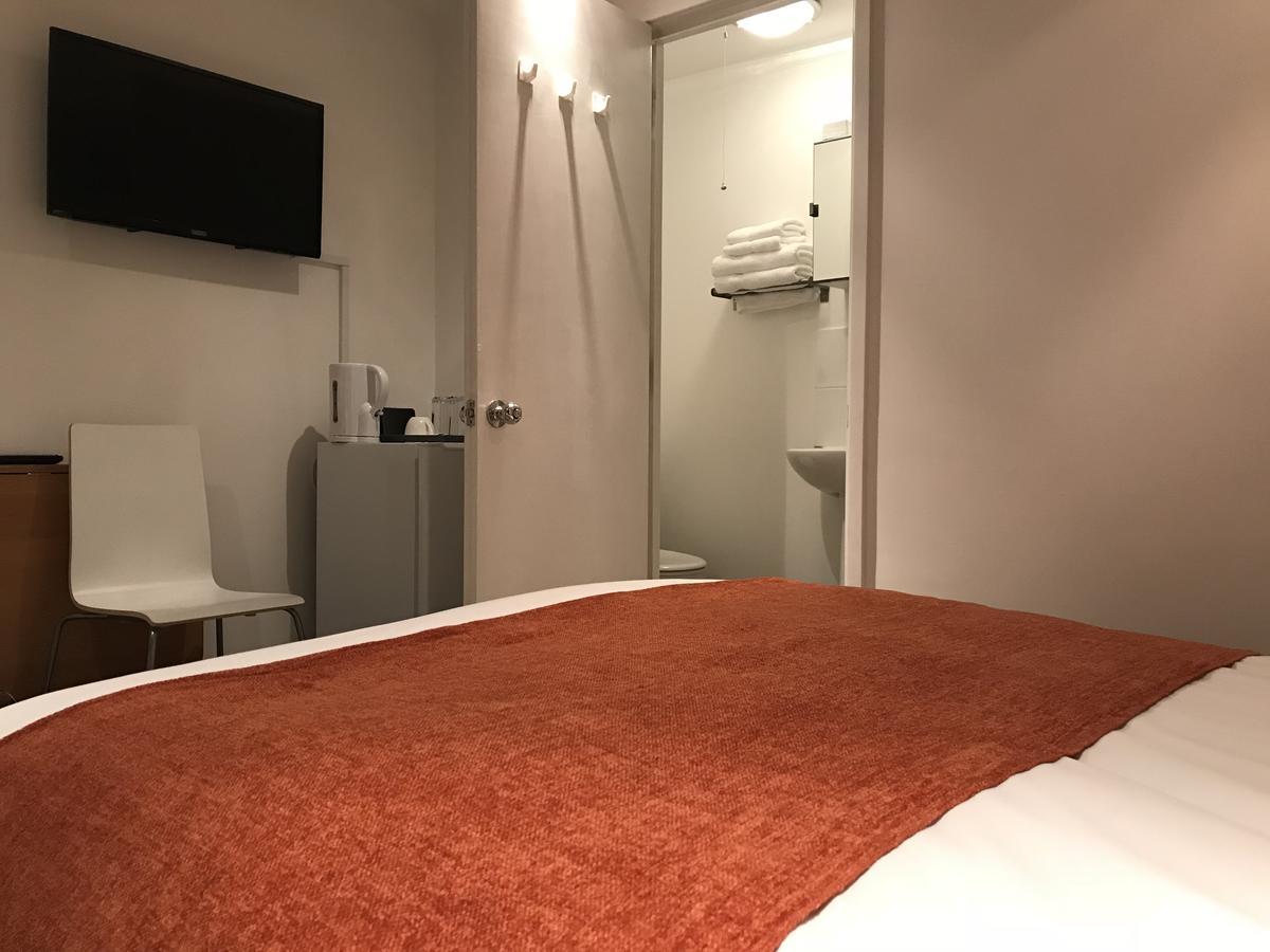 Riverbank Stay London Bagian luar foto