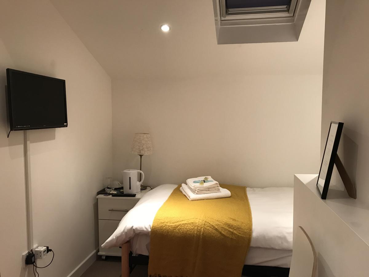 Riverbank Stay London Bagian luar foto