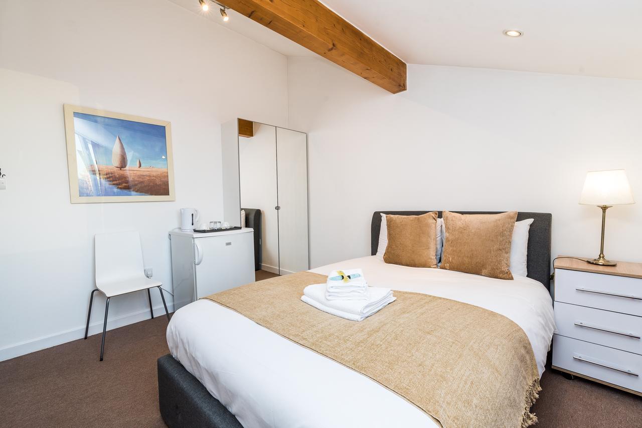 Riverbank Stay London Bagian luar foto