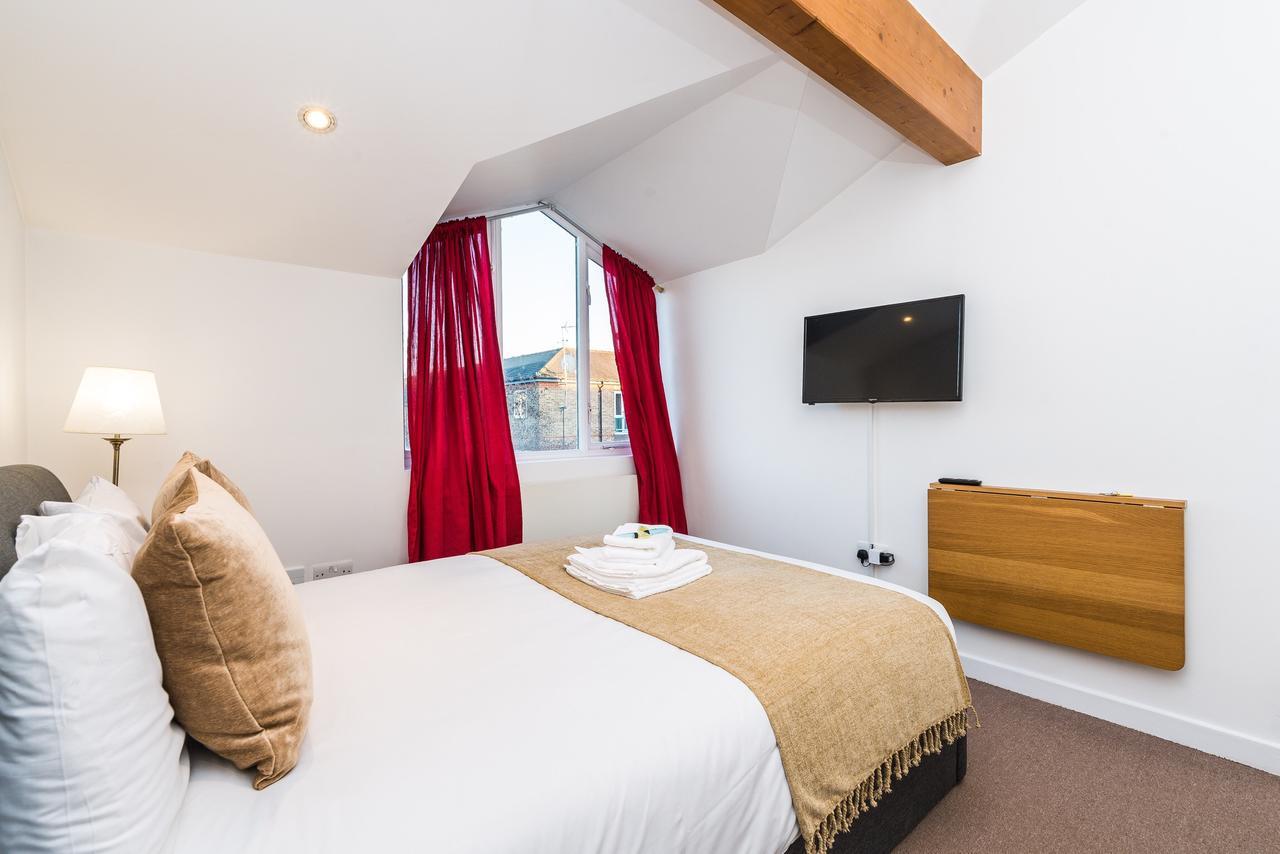 Riverbank Stay London Bagian luar foto