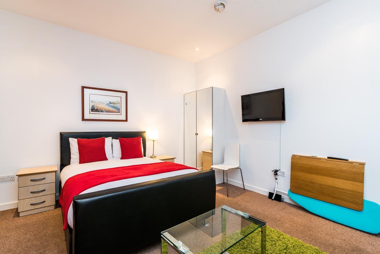 Riverbank Stay London Bagian luar foto