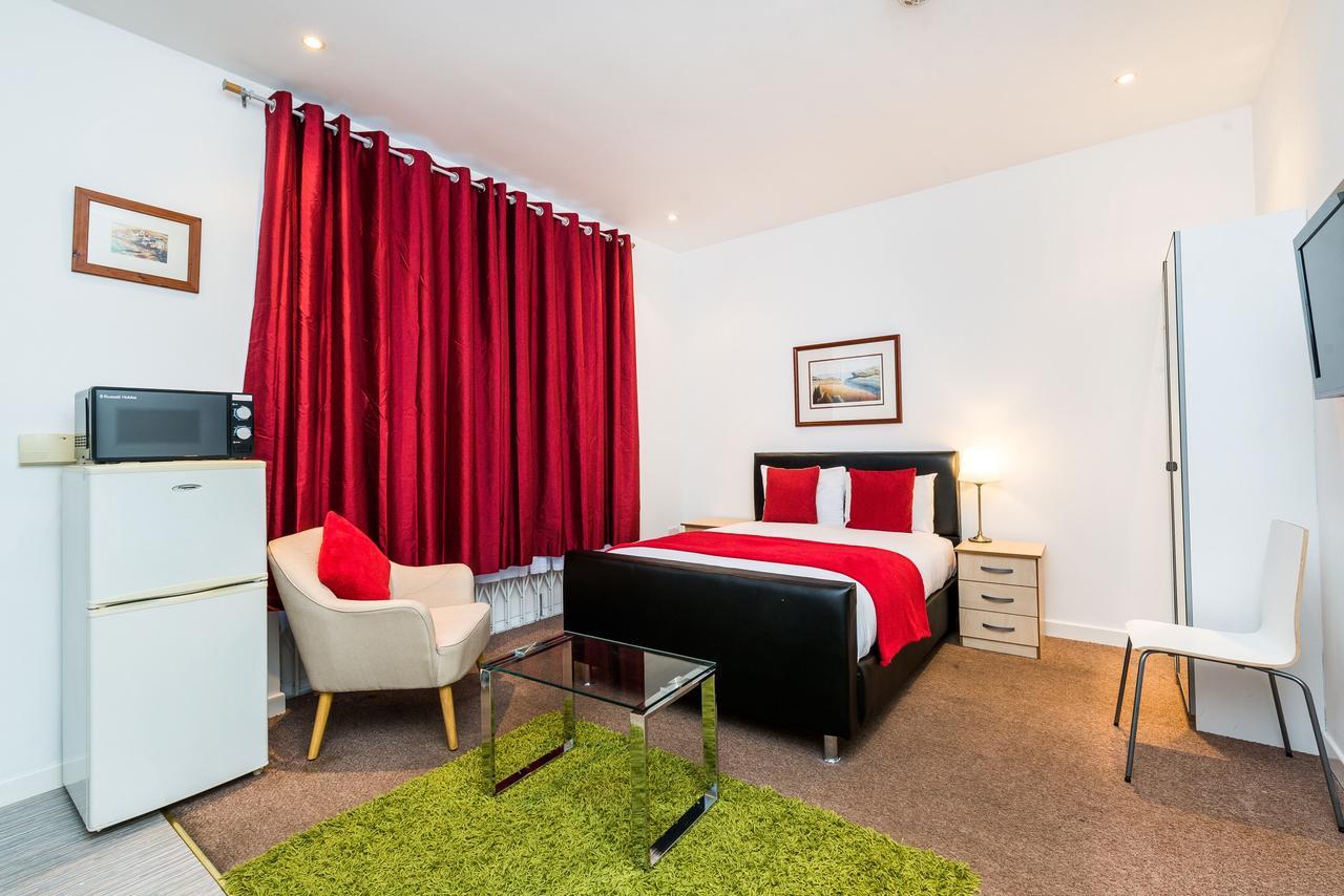 Riverbank Stay London Bagian luar foto