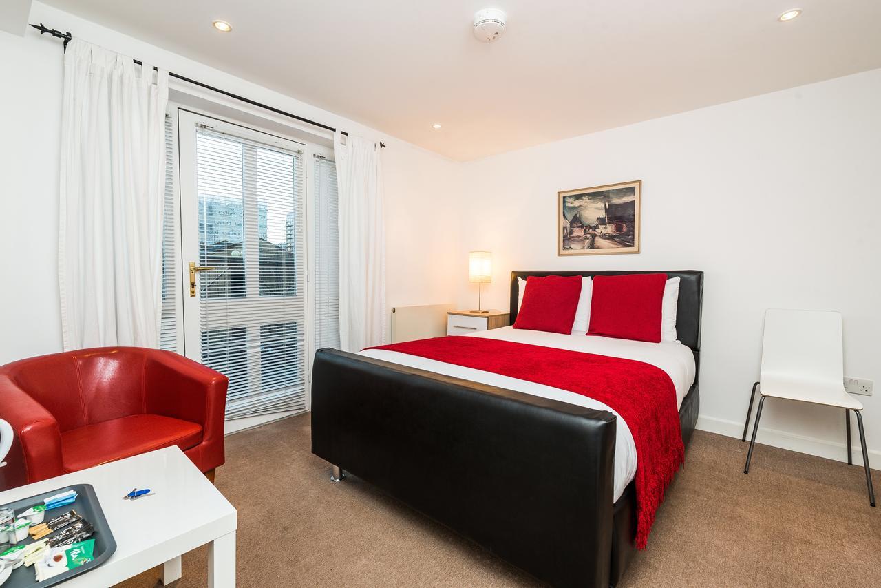 Riverbank Stay London Bagian luar foto