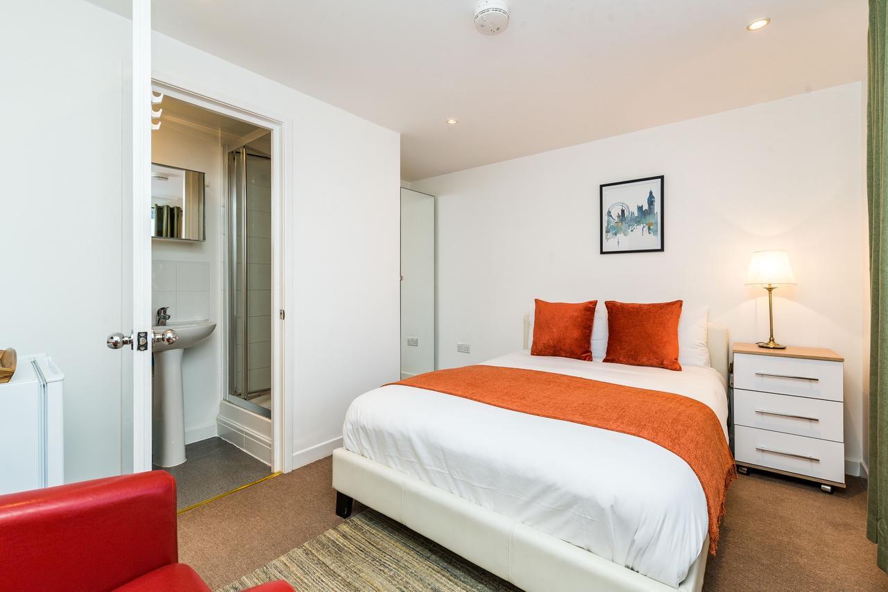 Riverbank Stay London Bagian luar foto