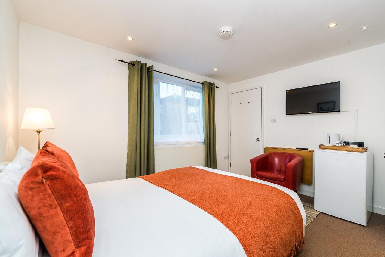 Riverbank Stay London Bagian luar foto
