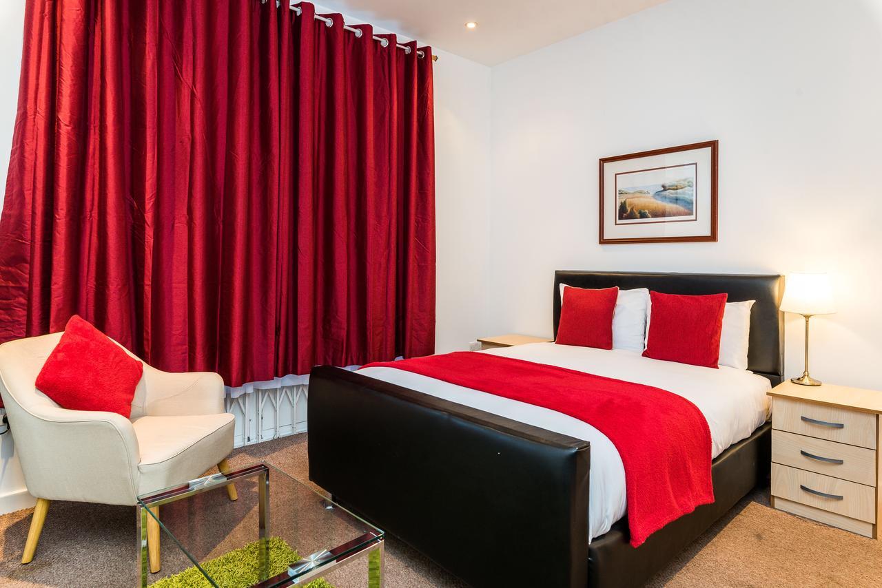 Riverbank Stay London Bagian luar foto